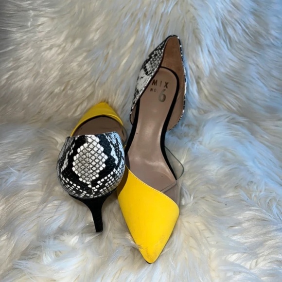 Chic Yellow and Black Women's Heels - Picture 4 of 4